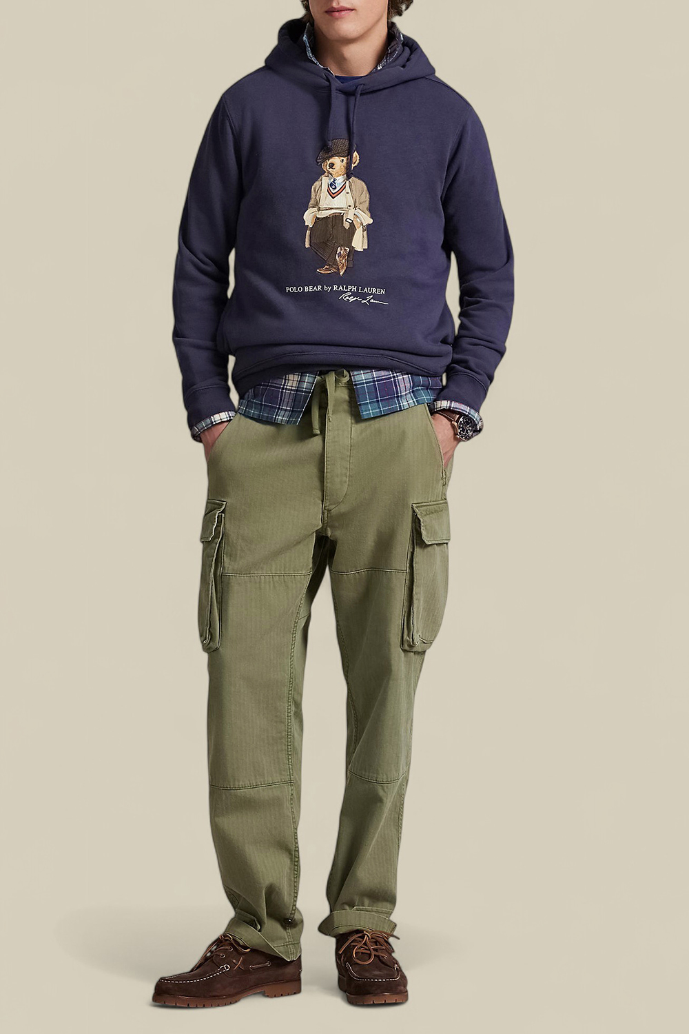 תמונת כל הלוק של סווטשירט